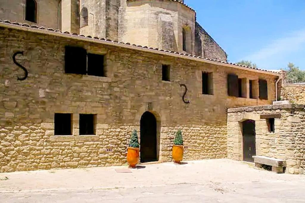 Gite En Provence Proche Avignon Sauveterre  Exterior photo